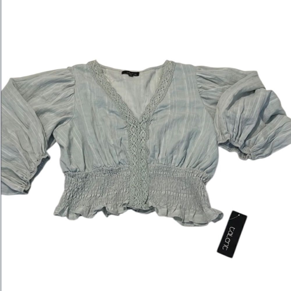 NWT talent size 1X light green puff sleeve lace detail elastic waist crop top